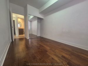 1-bedroom condo apartment for sale in Toronto — 1703 - 35 Balmuto Street