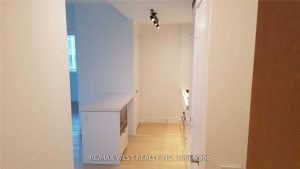 2-bedroom condo apartment for rent in Toronto — 1705 - 7 Grenville Street