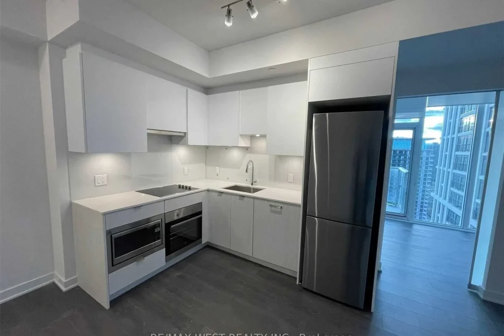 2-bedroom condo apartment for rent in Toronto — 1709 - 110 Broadway Avenue (Photo 1)
