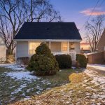 2-bedroom detached home for sale in Hamilton — 176 Adair Avenue N (Photo 1)