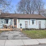 2-bedroom detached home for sale in Hamilton — 176 Adair Avenue N (Photo 3)