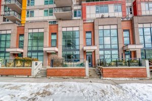 2-bedroom condo townhouse for sale in Toronto — 17 Town Centre Court