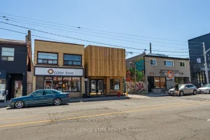 4-bedroom multiplex home for sale in Hamilton — 18 Barton Street E