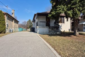 2-bedroom detached home for sale in Toronto — 18 Mcallister Road