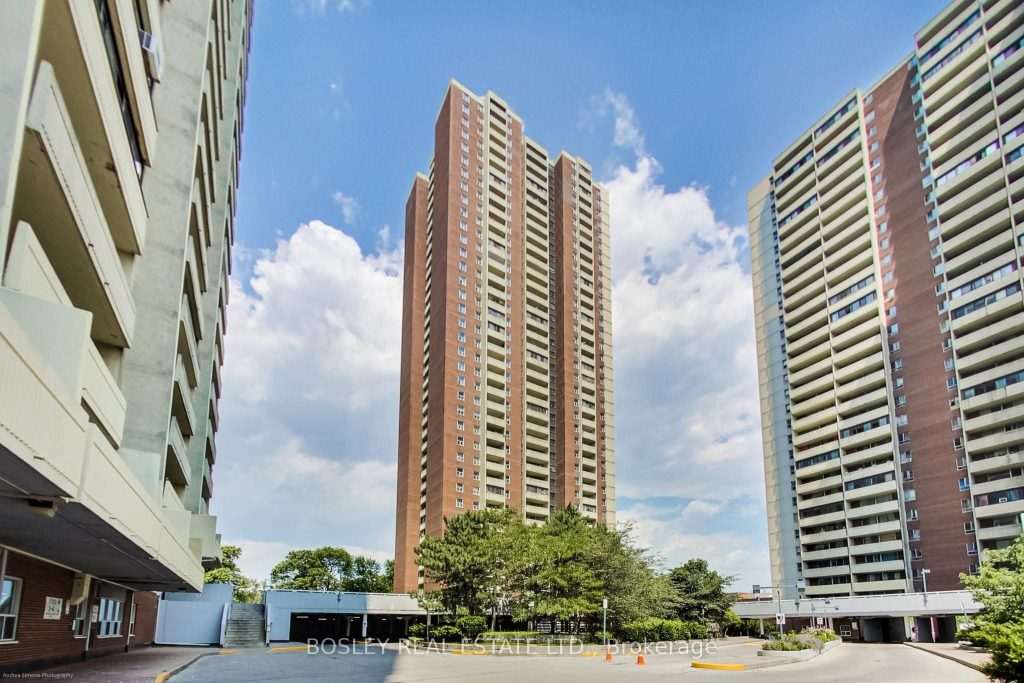 1-bedroom condo apartment for sale in Toronto — 1902 - 3 Massey Square (Photo 1)