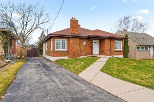3-bedroom detached home for sale in Hamilton — 192 Ewen Road