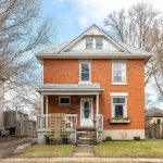 3-bedroom detached home for sale in Perth — 194 Peel Street S (Photo 4)