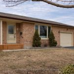 3-bedroom detached home for sale in Perth — 194 Peel Street S (Photo 5)