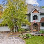 3-bedroom detached home for sale in Burlington — 1987 Snake Road (Photo 3)