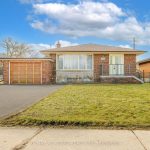 4-bedroom detached home for sale in Toronto — 1 Sonneck Square (Photo 5)