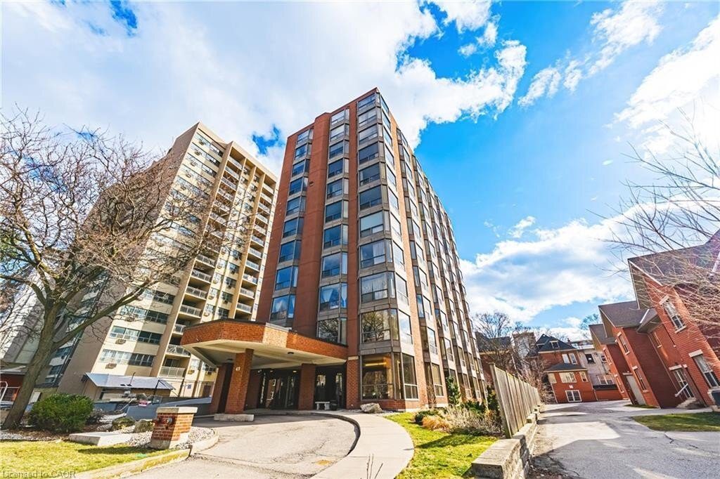 2-bedroom condo apartment for sale in Hamilton — 200 - 49 Robinson Street (Photo 1)