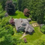 4-bedroom detached home for sale in Halton — 2055 Lakeshore Road E (Photo 1)