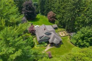 4-bedroom detached home for sale in Halton — 2055 Lakeshore Road E