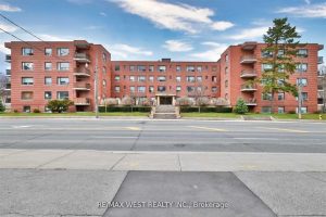 1-bedroom co-ownership apartment for sale in Toronto — 205 - 2550 Bathurst Street
