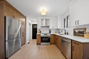 3-bedroom semi-detached home for sale in Middlesex — 206 Admiral Drive