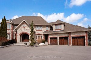 5-bedroom detached home for sale in York — 206 Churchill Avenue