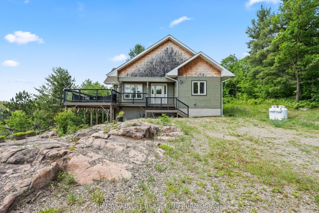 3-bedroom detached home for sale in Frontenac — 2092 Beach Road (Photo 1)