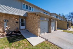 3-bedroom condo townhouse for sale in Peel — 20 - 6779 Glen Erin Drive