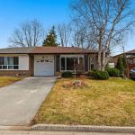 3-bedroom semi-detached home for sale in Brampton — 20 Gladeside Place W (Photo 2)