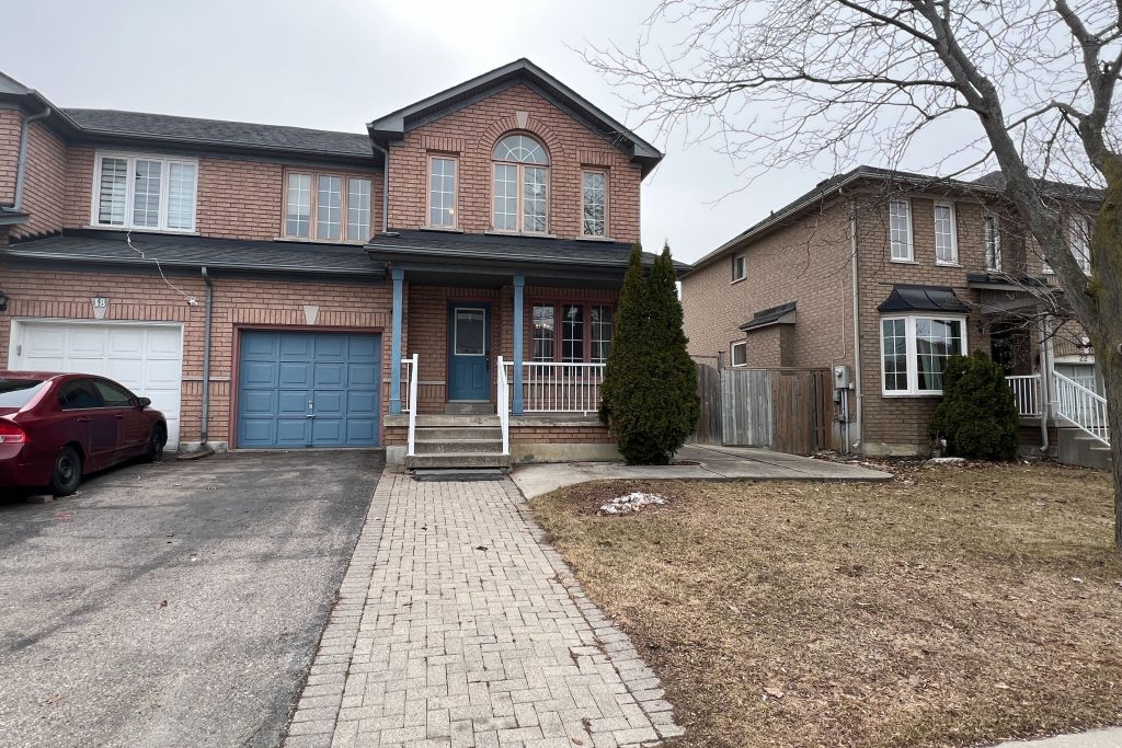 3-bedroom semi-detached home for sale in Peel — 20 Manitoba Place (Photo 1)