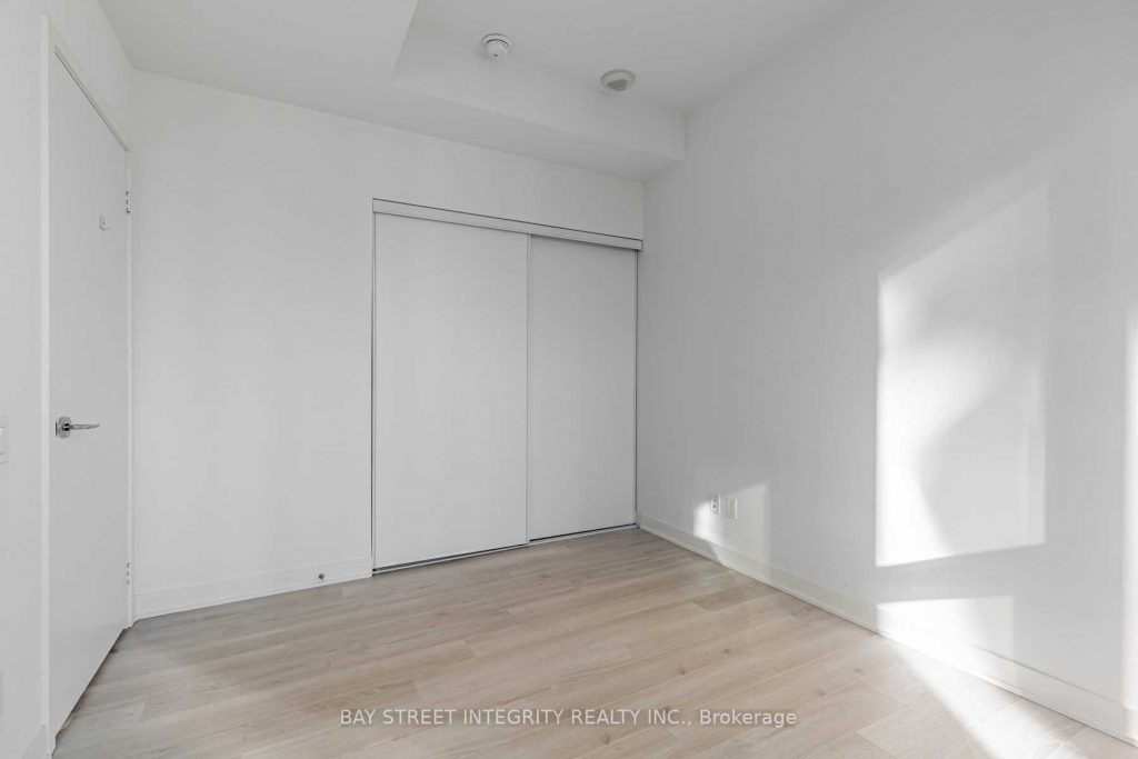 1-bedroom condo apartment for rent in Toronto — 2107 - 80 Queens Wharf Road (Photo 1)