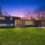 5-bedroom detached home for sale in Niagara — 211 Merritt Street (Photo 3)