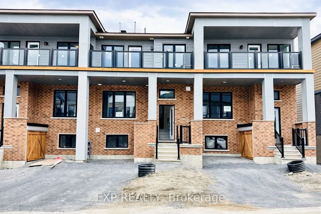2-bedroom att/row/townhouse for rent in Ottawa — 215 Speckled Alder Row (Photo 1)