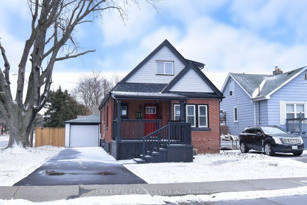 5-bedroom detached home for sale in Hamilton — 215 Walter Avenue S (Photo 1)
