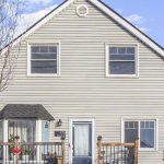 5-bedroom detached home for sale in Hamilton — 215 Walter Avenue S (Photo 4)