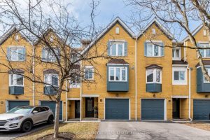 3-bedroom condo townhouse for sale in Halton — 21 - 2300 Brays Lane
