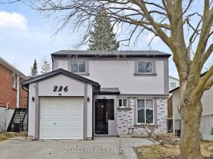 3-bedroom detached home for sale in York — 226 Thoms Crescent