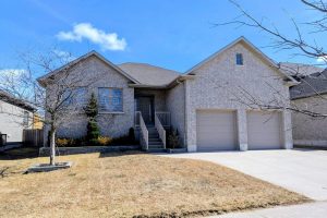 5-bedroom detached home for sale in Bruce — 231 Park Street