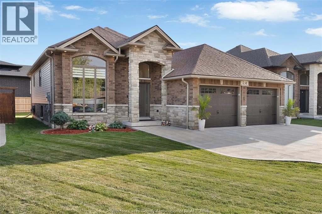 5-bedroom home for sale in Lakeshore — 231 Summer Street (Photo 1)