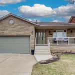 3-bedroom detached home for sale in Hamilton — 232 Mountain Park Avenue (Photo 4)
