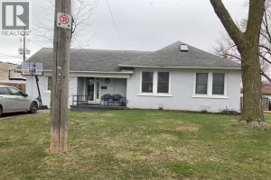 3-bedroom home for sale in Windsor — 2348 Arthur