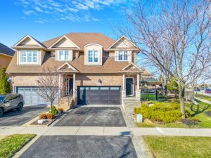 4-bedroom semi-detached home for sale in Halton — 2388 Stone Glen Crescent