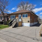 3-bedroom detached home for sale in Durham — 238 Toronto Avenue (Photo 2)
