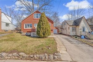 4-bedroom detached home for sale in Hamilton — 23 Clifford Street