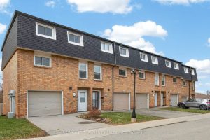 3-bedroom condo townhouse for sale in Hamilton — 23 Rosedale Court
