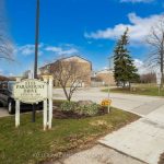 3-bedroom condo townhouse for sale in Hamilton — 23 Rosedale Court (Photo 3)