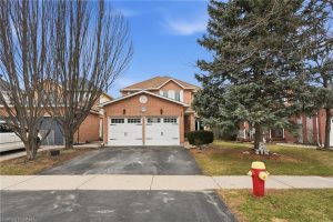 4-bedroom detached home for sale in Halton — 2493 Newport Street