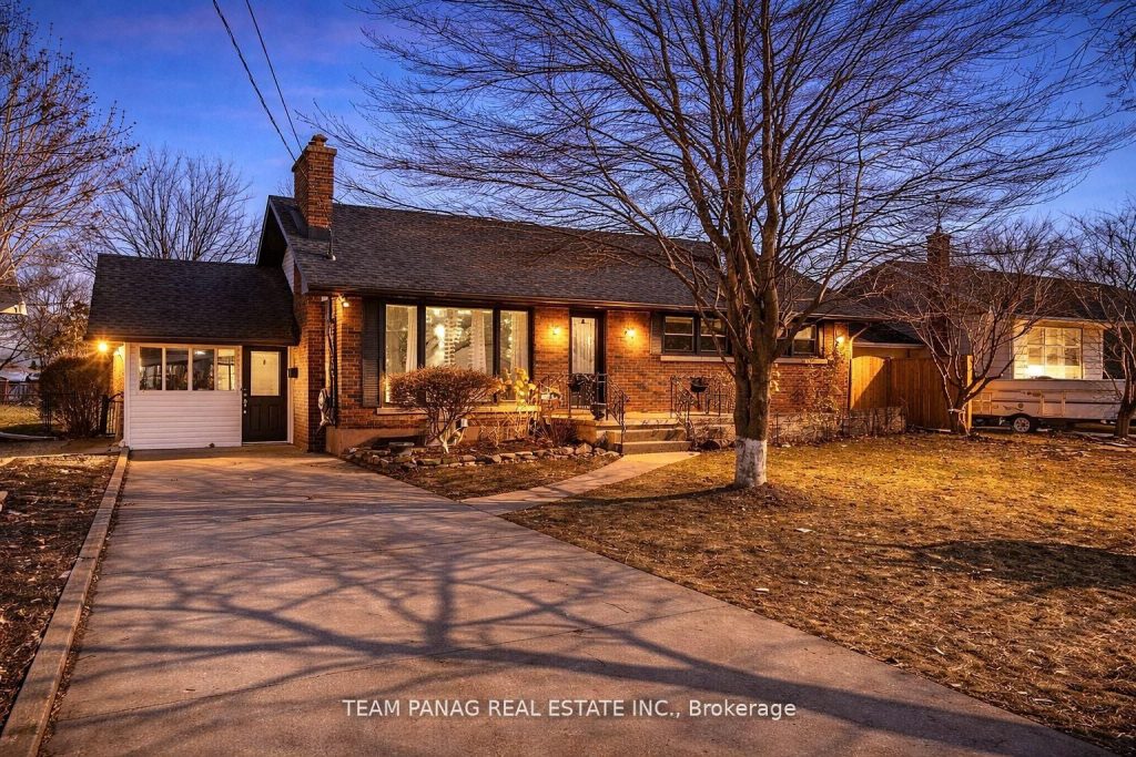 3-bedroom detached home for sale in Niagara — 24 Brisbane Glen (Photo 1)