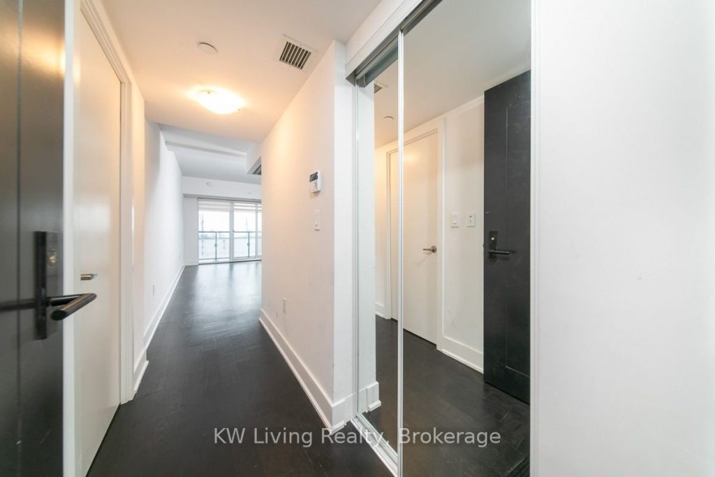 1-bedroom condo apartment for rent in Toronto — 2508 - 955 Bay Street (Photo 1)