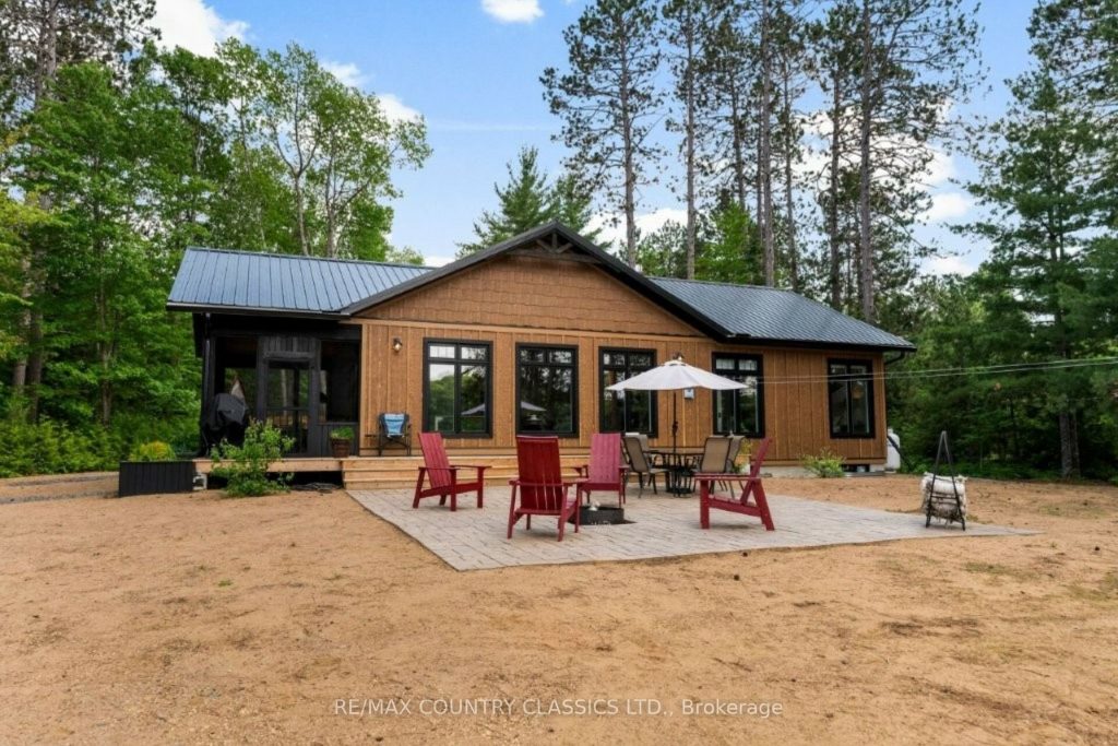 2-bedroom detached home for sale in Renfrew — 253 Grunwald Road (Photo 1)