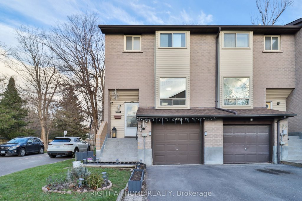 3-bedroom condo townhouse for sale in Toronto — 255 - 55 Collinsgrove Road (Photo 1)