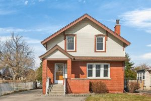 4-bedroom detached home for sale in Hamilton — 257 Queensdale Avenue E