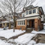 4-bedroom detached home for sale in Hamilton — 257 Queensdale Avenue E (Photo 3)
