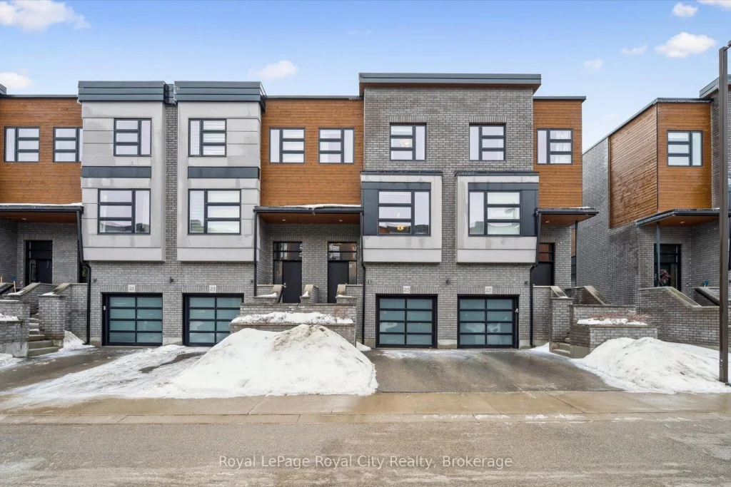 3-bedroom condo townhouse for sale in Guelph — 25 - 60 Arkell Road (Photo 1)