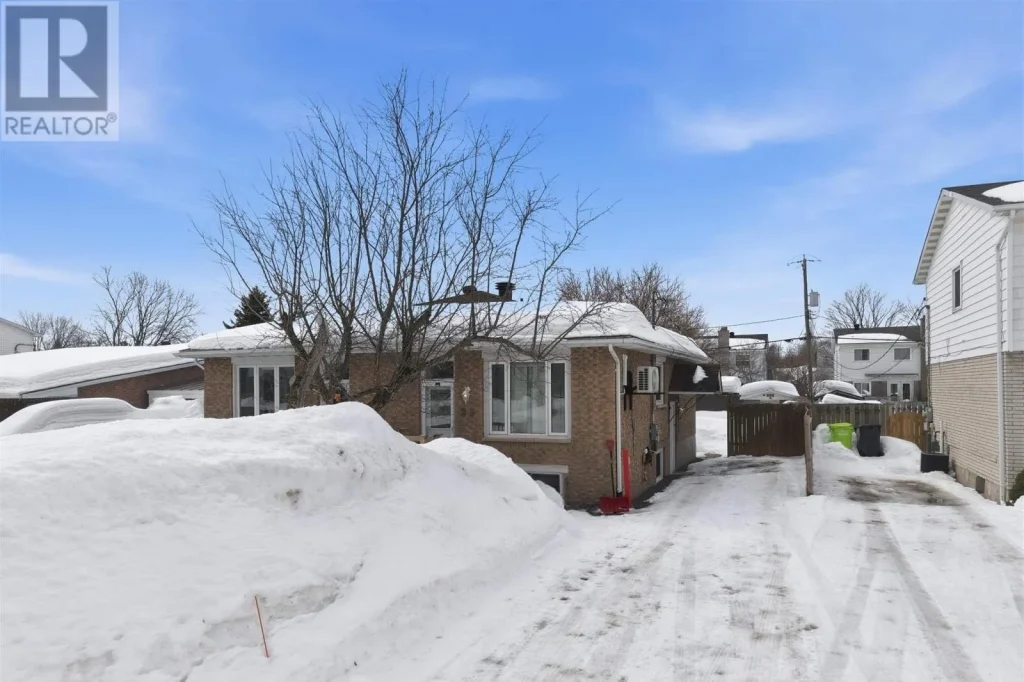 3-bedroom home for sale in Sault Ste. Marie — 25 Amherst Street (Photo 1)