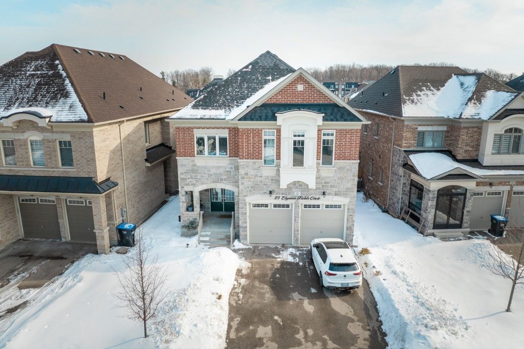 4-bedroom detached home for sale in Peel — 25 Elysian Fields Circle (Photo 1)